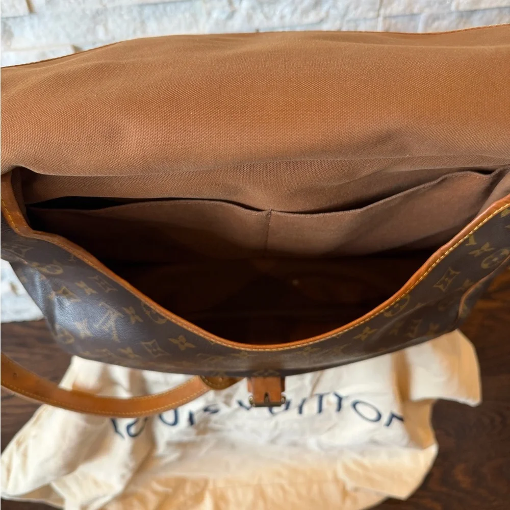 Louis Vuitton Saumur 35 in Brown Monogram - Vintage Crossbody - Picture 10 of 14